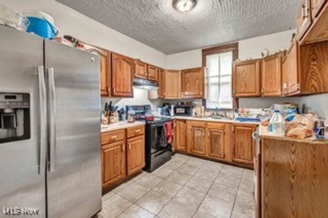 614 East Avenue, Akron, OH 44320