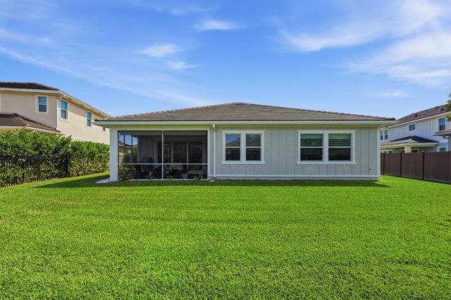 1011 Sweetgrass Street, Loxahatchee, FL 33470