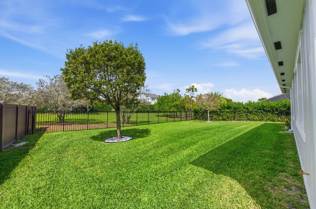 1011 Sweetgrass Street, Loxahatchee, FL 33470