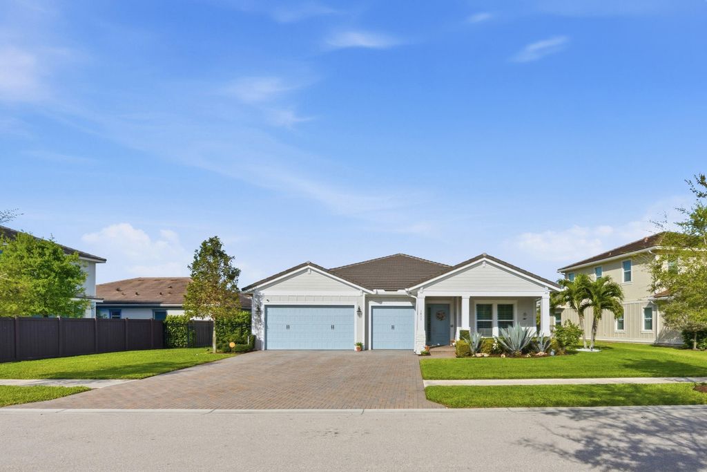 1011 Sweetgrass Street, Loxahatchee, FL 33470