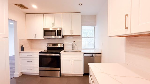 2420 SW 81st Avenue 201, Davie, FL 33324