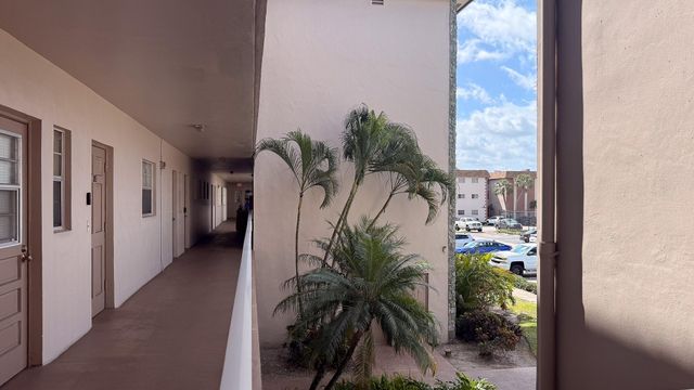 2420 SW 81st Avenue 201, Davie, FL 33324