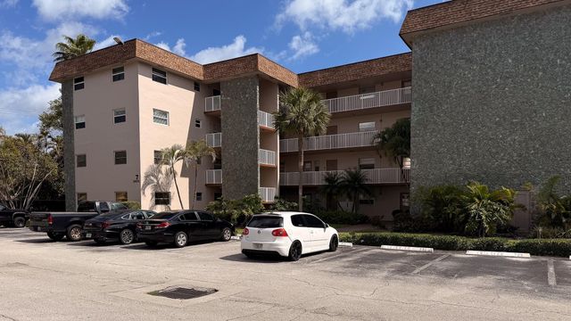 2420 SW 81st Avenue 201, Davie, FL 33324