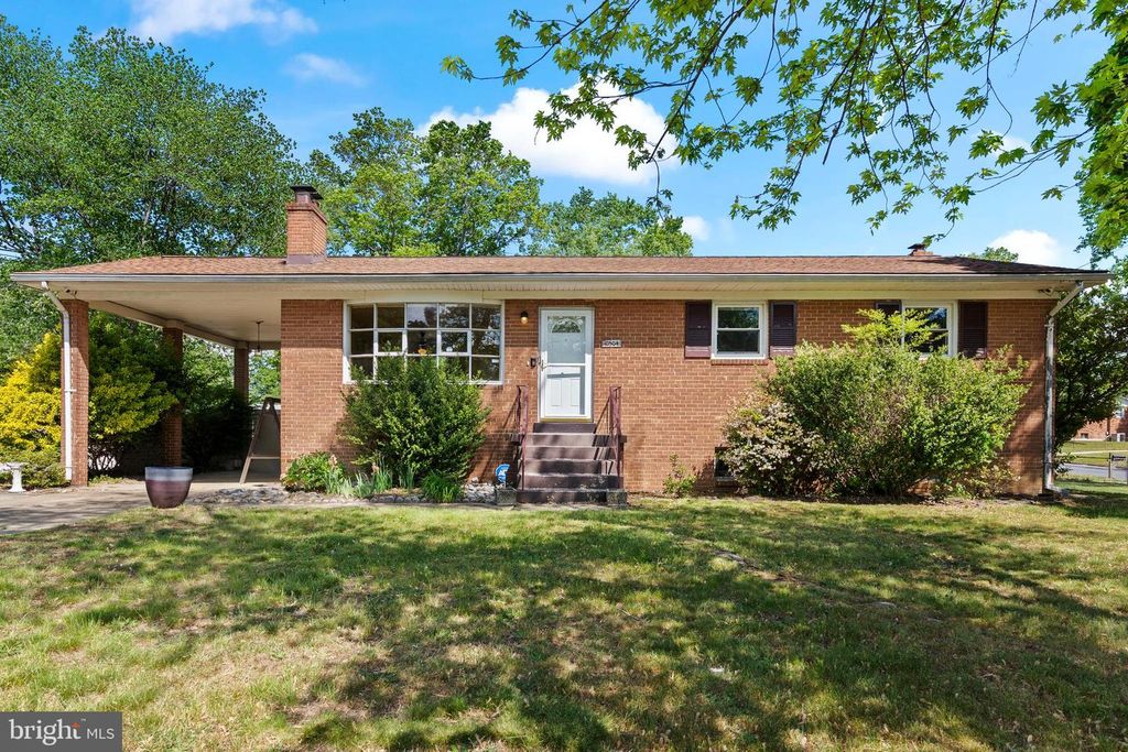 Image 1 of property listing at 10504 MULLIKIN DR, Clinton, MD 20735