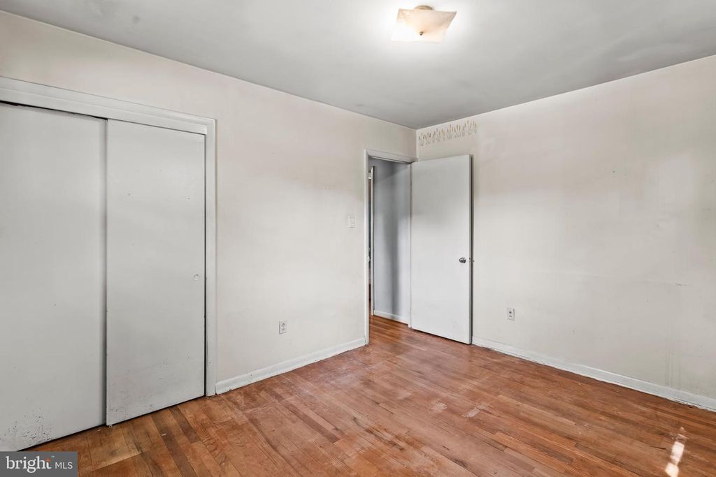 Image 19 of property listing at 10504 MULLIKIN DR, Clinton, MD 20735