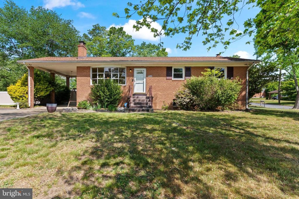 Image 2 of property listing at 10504 MULLIKIN DR, Clinton, MD 20735