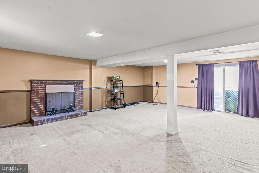Image 20 of property listing at 10504 MULLIKIN DR, Clinton, MD 20735