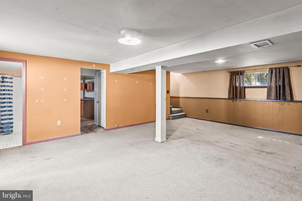 Image 21 of property listing at 10504 MULLIKIN DR, Clinton, MD 20735