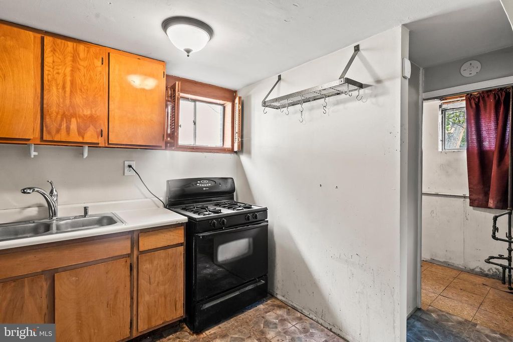 Image 23 of property listing at 10504 MULLIKIN DR, Clinton, MD 20735