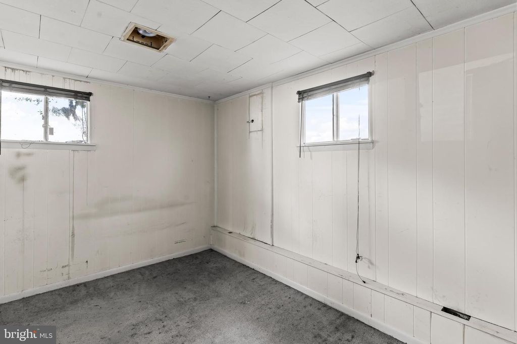 Image 26 of property listing at 10504 MULLIKIN DR, Clinton, MD 20735