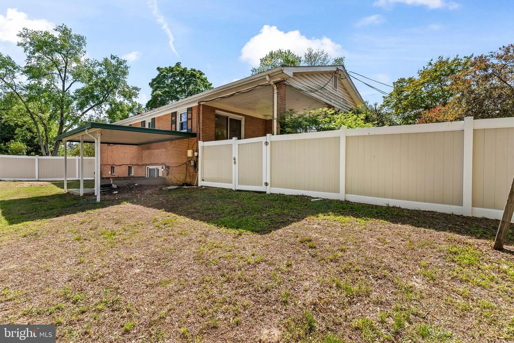 Image 29 of property listing at 10504 MULLIKIN DR, Clinton, MD 20735