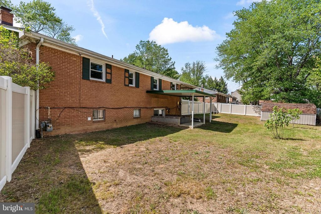 Image 31 of property listing at 10504 MULLIKIN DR, Clinton, MD 20735