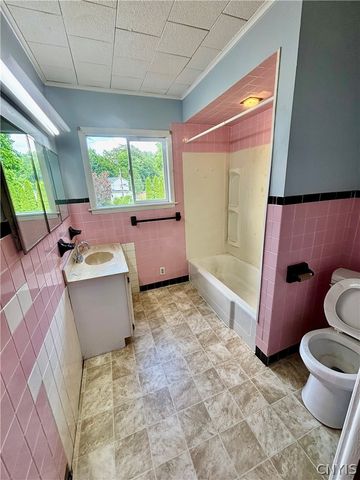 2 Gaylord Street 4, Auburn, NY 13021