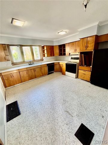 2 Gaylord Street 4, Auburn, NY 13021