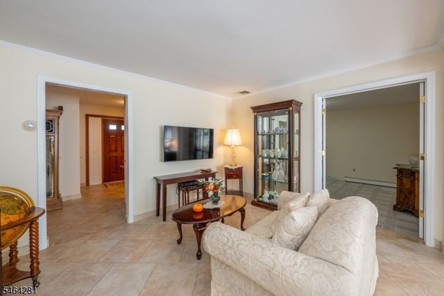 2 Glencove Rd, Parsippany-troy Hills Twp., NJ 07950