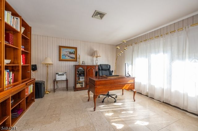 2 Glencove Rd, Parsippany-troy Hills Twp., NJ 07950