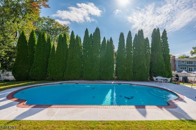 2 Glencove Rd, Parsippany-troy Hills Twp., NJ 07950