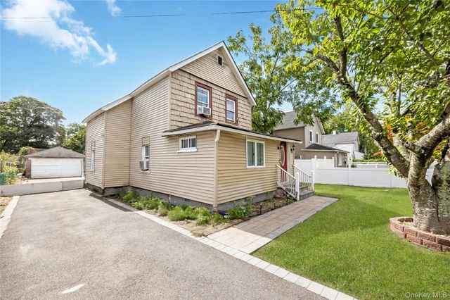 10 Brightside Avenue, Central Islip, NY 11722