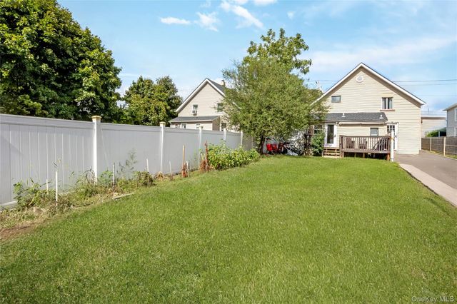 10 Brightside Avenue, Central Islip, NY 11722