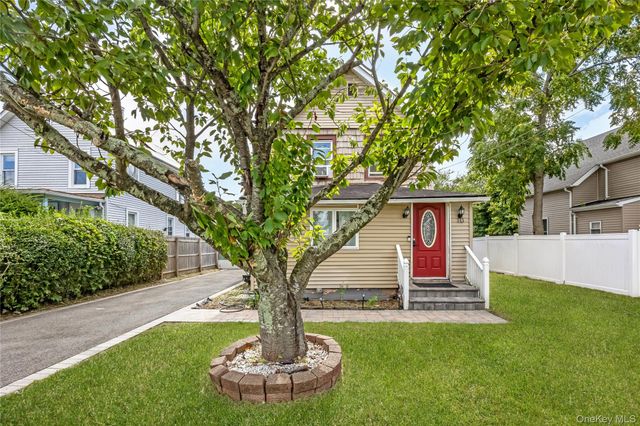 10 Brightside Avenue, Central Islip, NY 11722