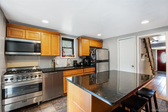 10 Brightside Avenue, Central Islip, NY 11722
