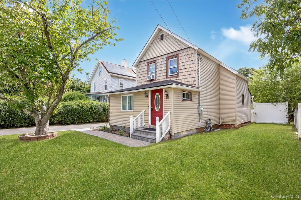 10 Brightside Avenue, Central Islip, NY 11722