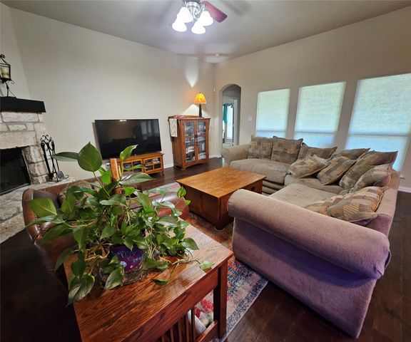 125 Brady Coleman Lane, Springtown, TX 76082