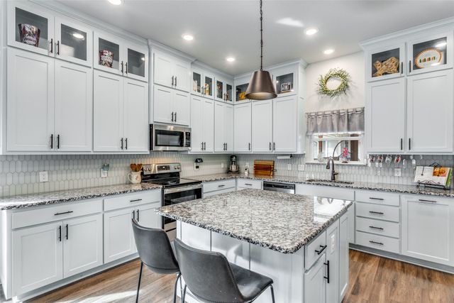 1584 Saylee Lane, Burleson, TX 76028