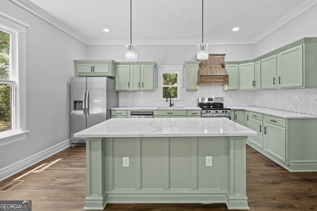 674 Dunlevie Road, Allenhurst, GA 31301