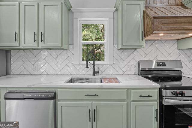 674 Dunlevie Road, Allenhurst, GA 31301