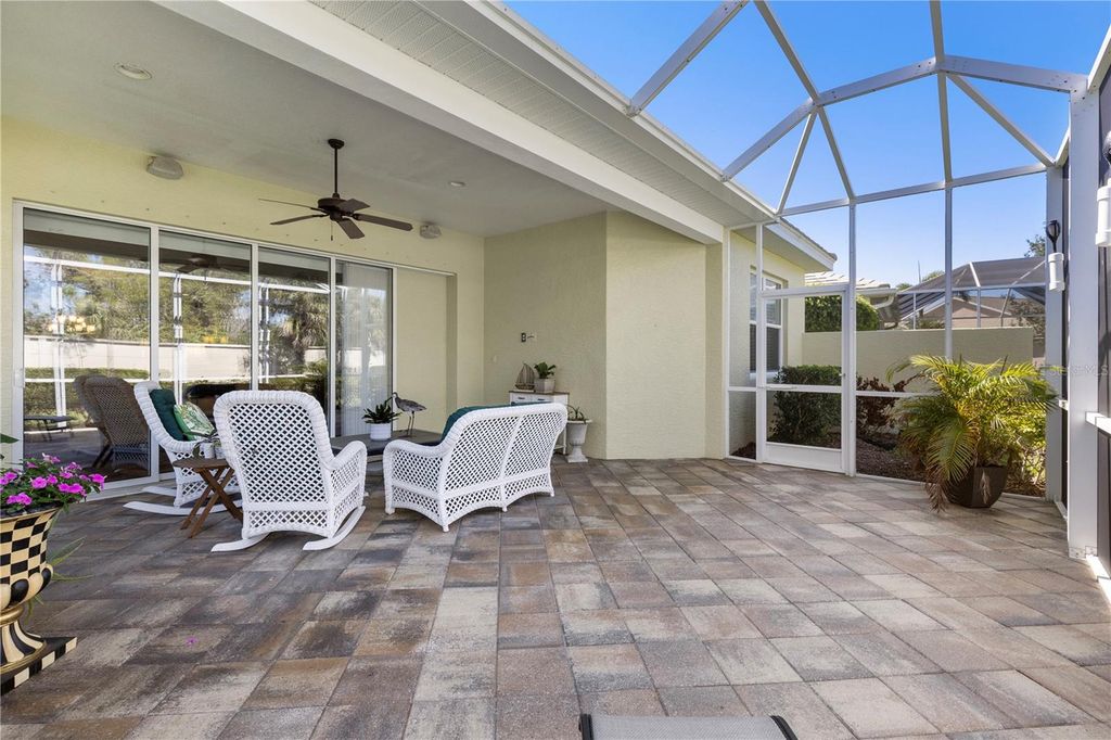 Image 16 of property listing at 1627 LANCASHIRE DRIVE, Venice, FL 34293