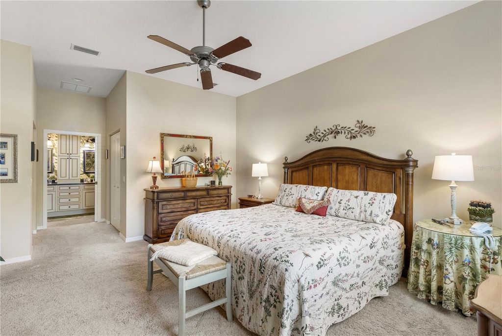 Image 22 of property listing at 1627 LANCASHIRE DRIVE, Venice, FL 34293