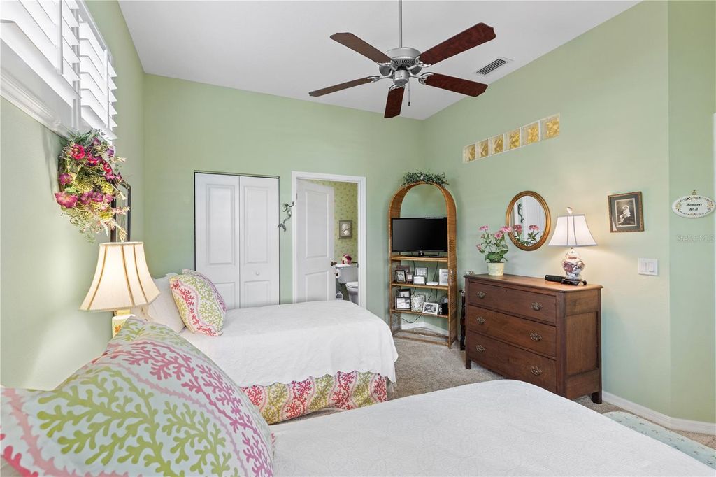 Image 29 of property listing at 1627 LANCASHIRE DRIVE, Venice, FL 34293