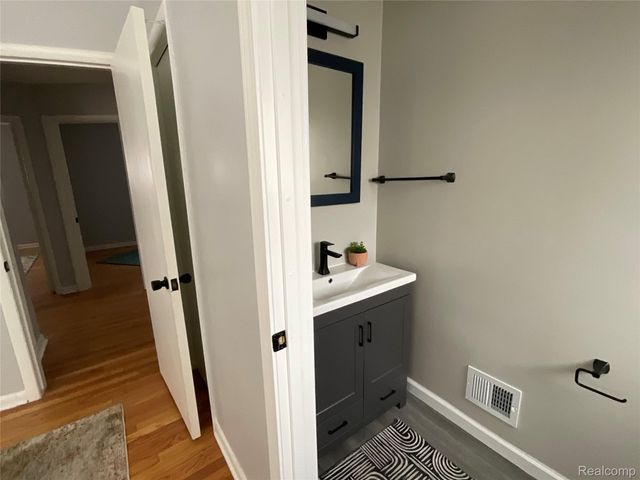 21650 Kipling Street, Oak Park, MI 48237