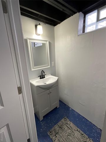 21650 Kipling Street, Oak Park, MI 48237