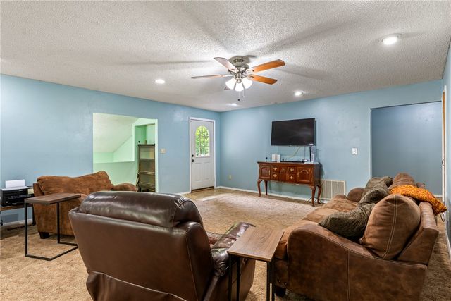 18 Cardinal Court, Rogers, AR 72756