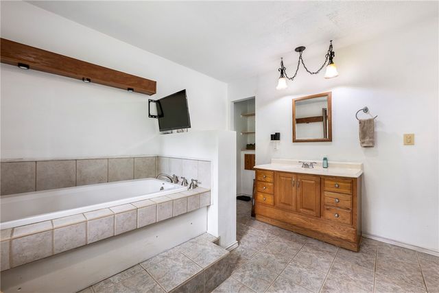 18 Cardinal Court, Rogers, AR 72756