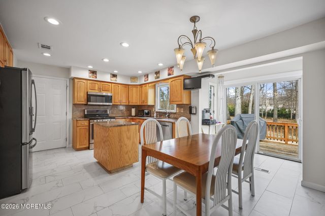25 Jared Lane, Manalapan, NJ 07726