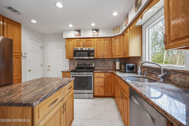 25 Jared Lane, Manalapan, NJ 07726