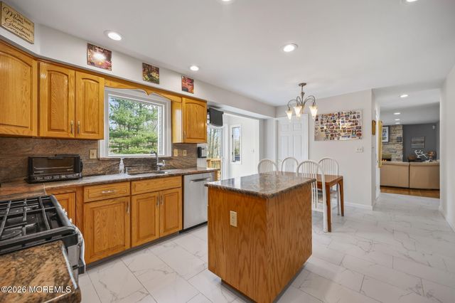25 Jared Lane, Manalapan, NJ 07726