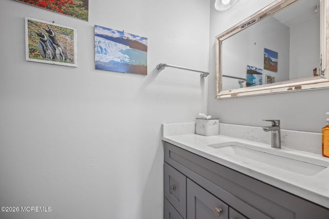 25 Jared Lane, Manalapan, NJ 07726