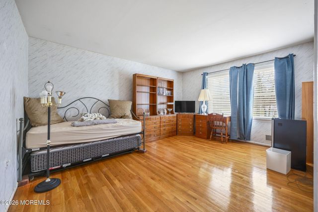 25 Jared Lane, Manalapan, NJ 07726