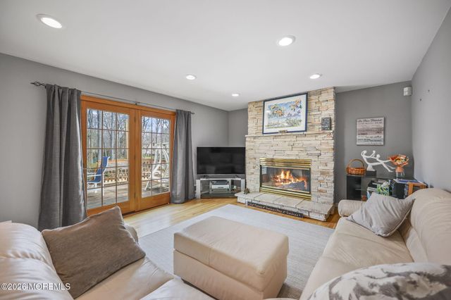 25 Jared Lane, Manalapan, NJ 07726