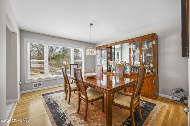 25 Jared Lane, Manalapan, NJ 07726