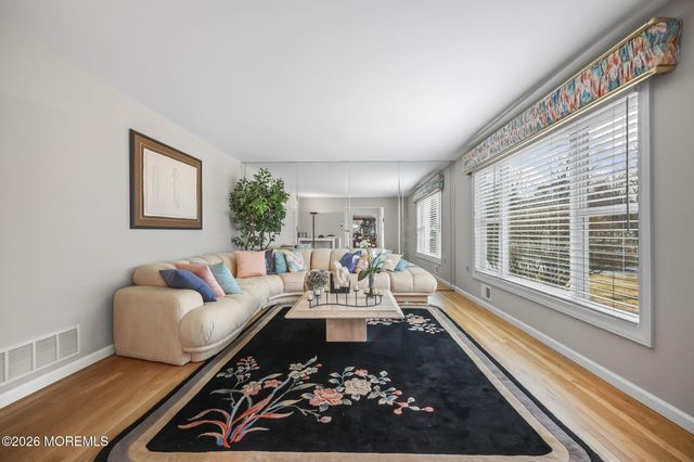 25 Jared Lane, Manalapan, NJ 07726