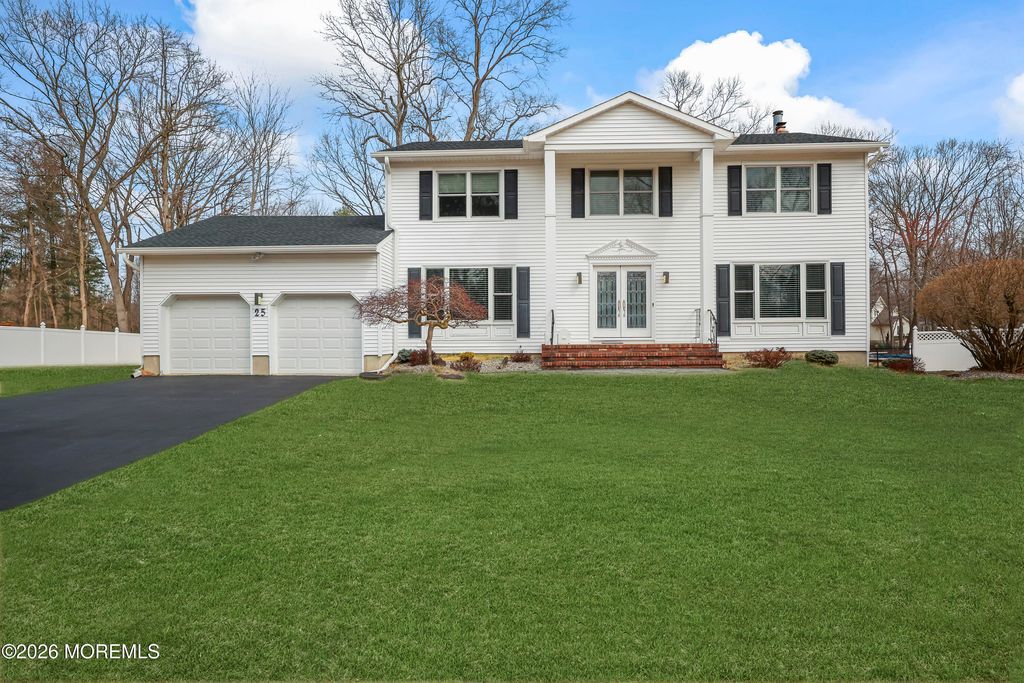 25 Jared Lane, Manalapan, NJ 07726
