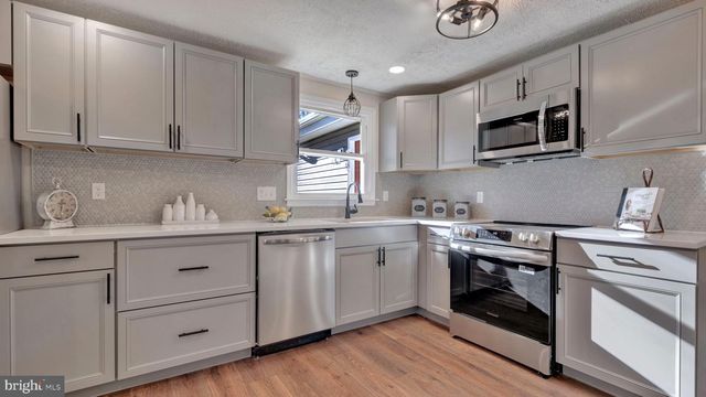 10965 LAPLATA RD, La Plata, MD 20646