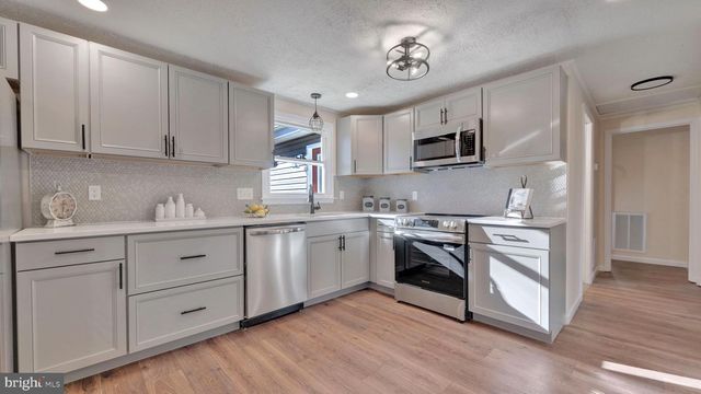 10965 LAPLATA RD, La Plata, MD 20646