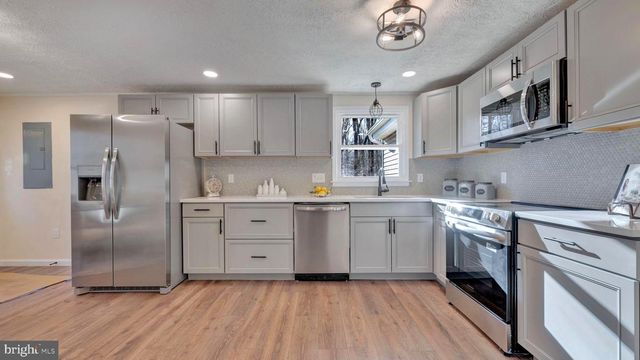 10965 LAPLATA RD, La Plata, MD 20646