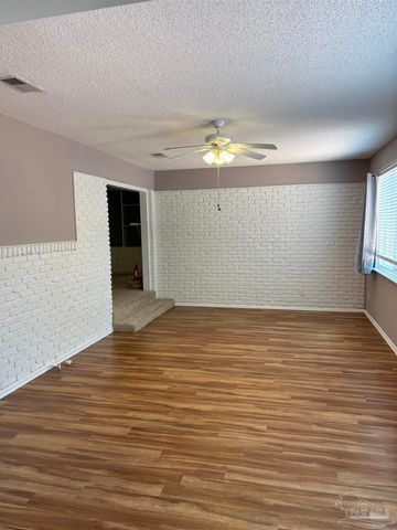 301 Teakwood Cir, Pensacola, FL 32506